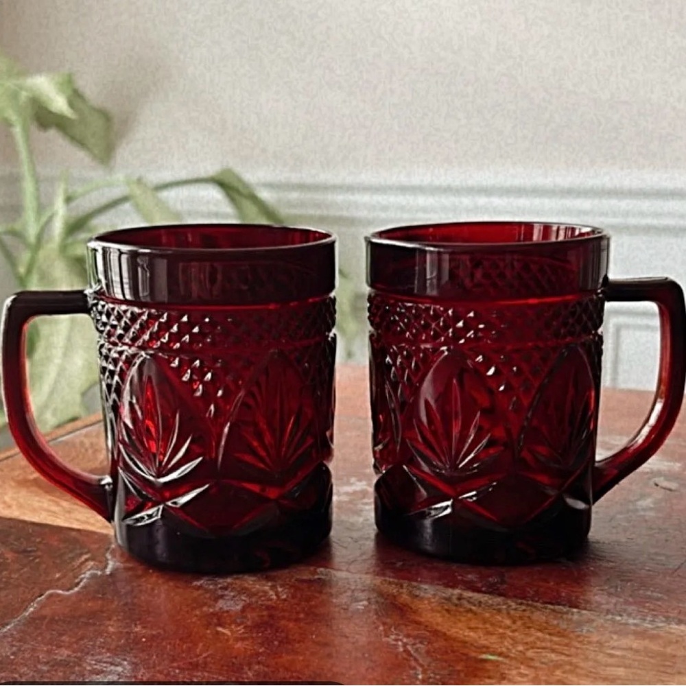 Vintage Elegant Red Glass Mugs Set